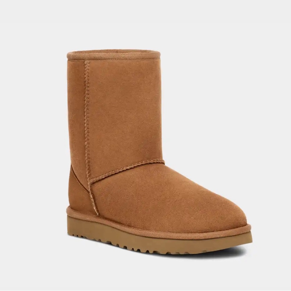 Ugg Boot Classic Short II size 6.5
